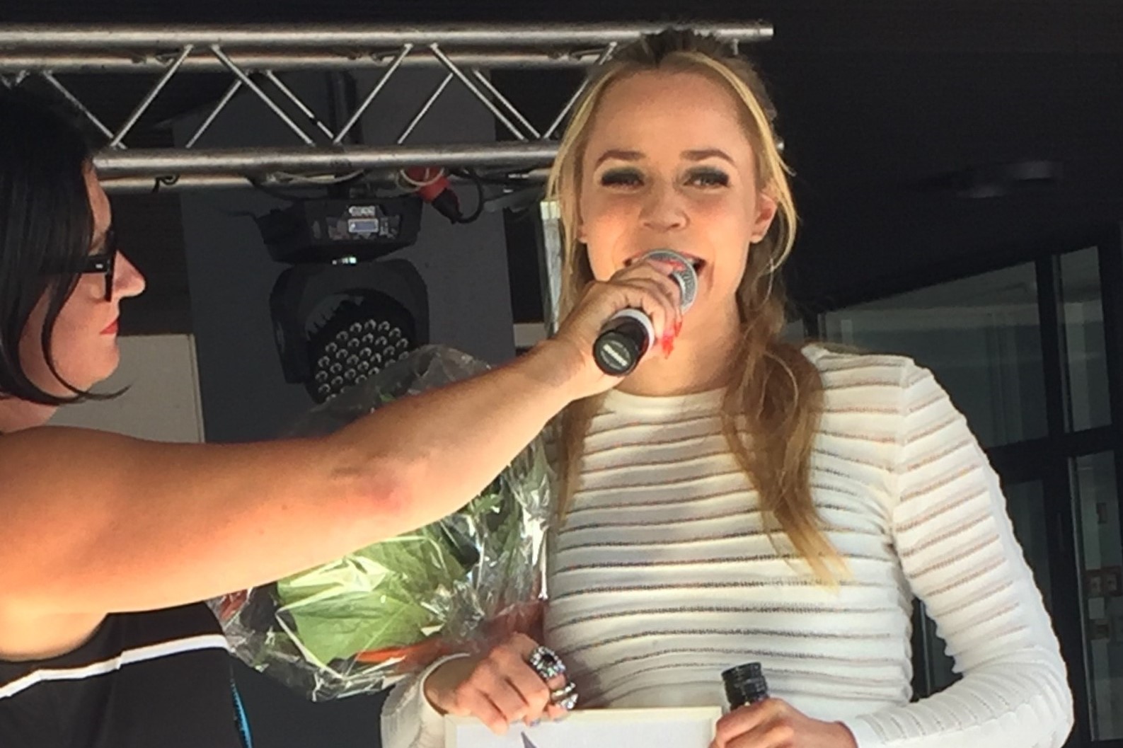 Kuvassa on Paula Vesala